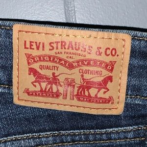 Levi’s shorts.